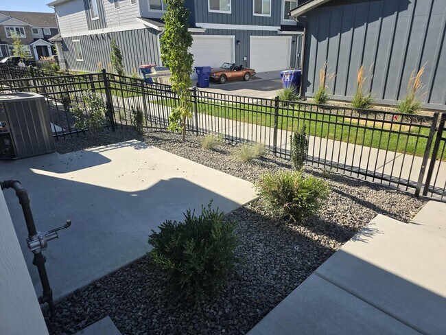 Building Photo - 4222 W Cirrus Ln