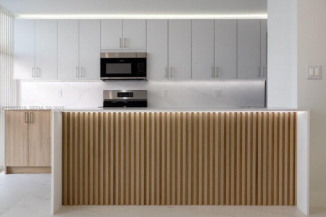 Building Photo - 18181 NE 31st Ct