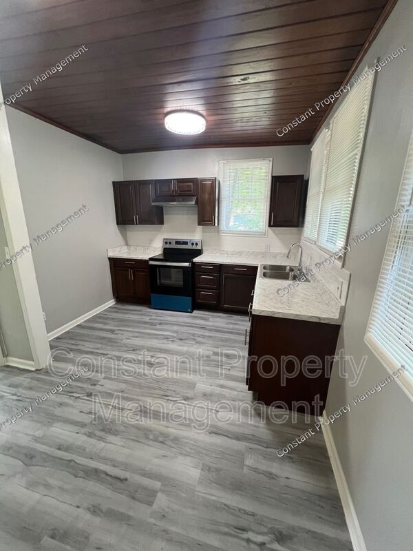 Building Photo - 495 Pittman St
