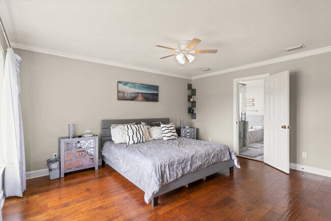 Building Photo - 168 Palmera Ln