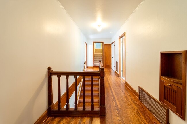 Building Photo - Luxurious Portland Heights home tucked away on a private street on nearly half an acre.