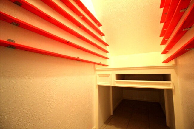 Building Photo - 15614 Barbarossa Dr