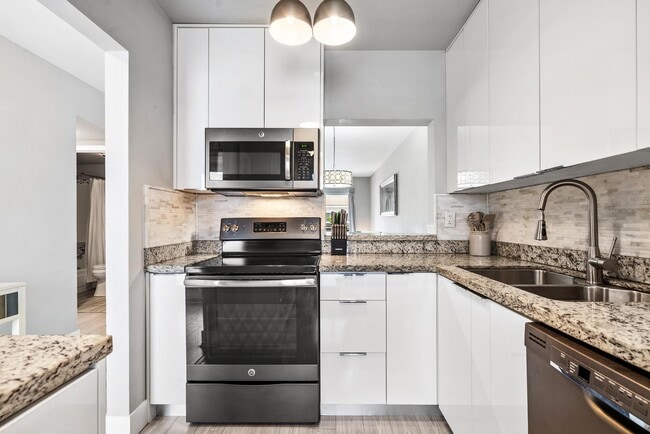 Building Photo - 1461 S Ocean Blvd