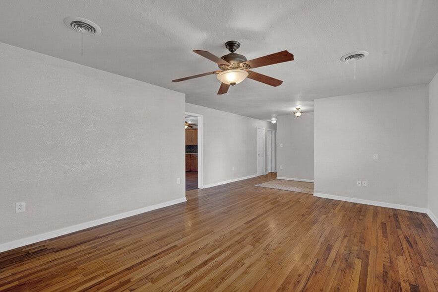 Building Photo - 403 Palo Duro Dr