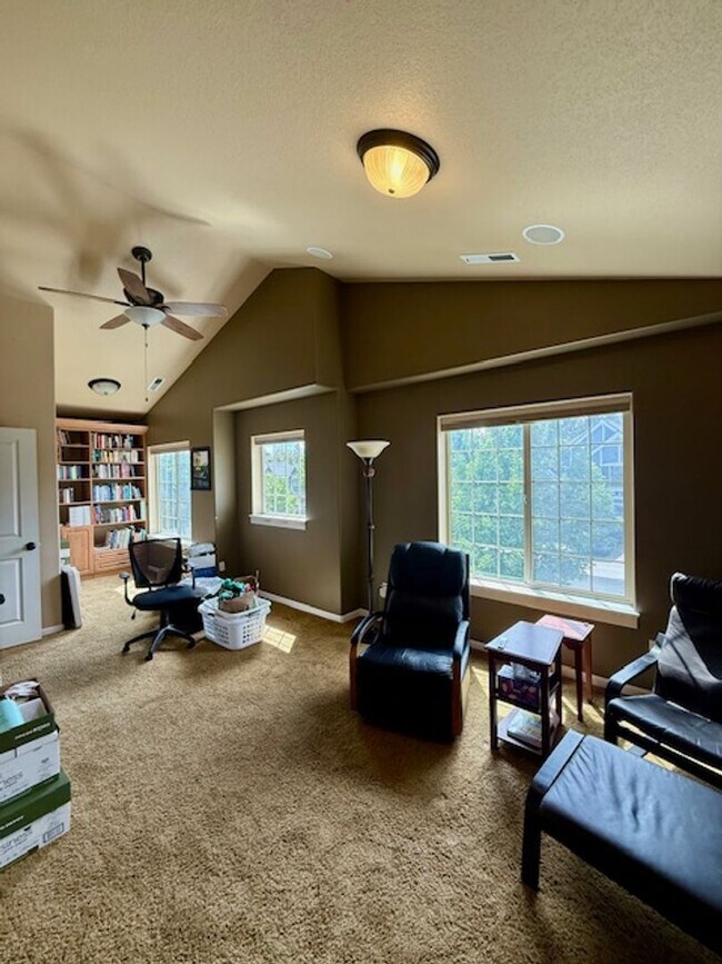 Building Photo - Spacious 3-Bedroom + Bonus Room Home in La...