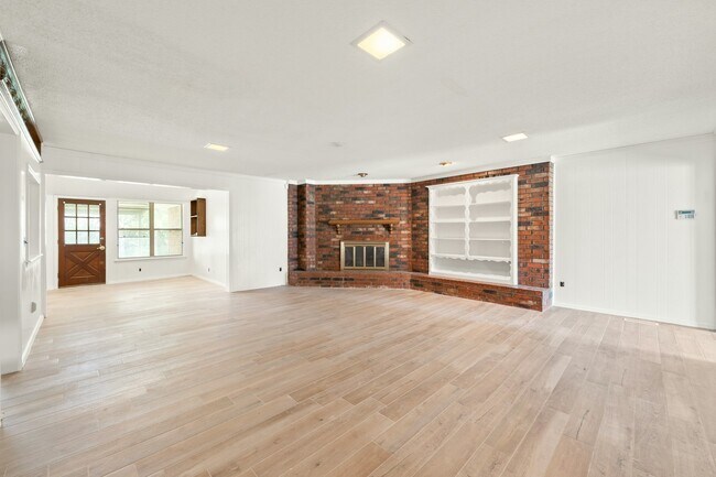 Building Photo - 6321 NW 84th St