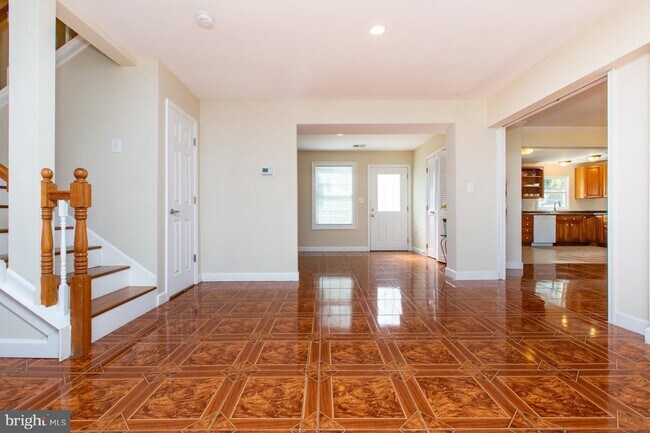 Building Photo - 303 Lincoln Ave