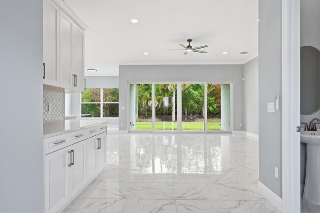 Building Photo - 6391 High Pointe Cir