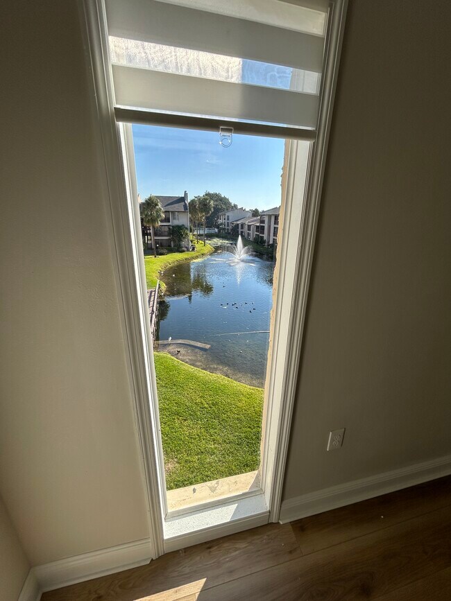 Building Photo - 3848 N Lake Dr