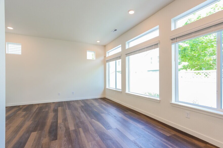 Building Photo - 4704 N Tower Dr