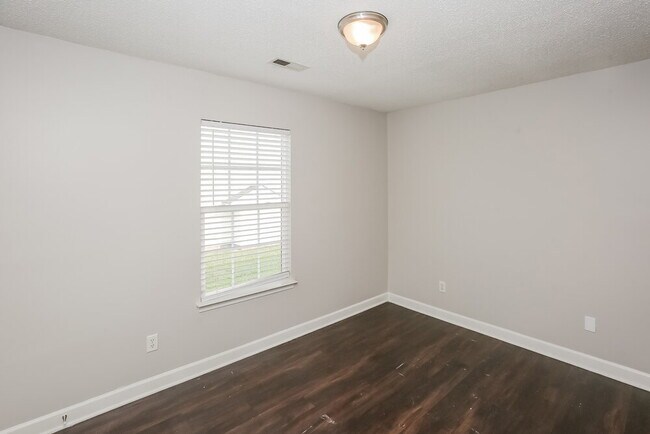 Building Photo - 2852 Longspur Dr