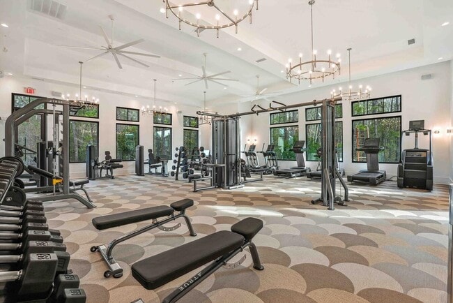 Building Photo - 331 Pickwick Dr