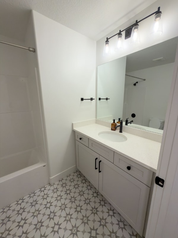 Building Photo - 723 Desert Willow Dr