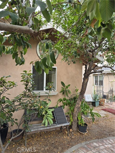 Building Photo - 539 S Michillinda Ave