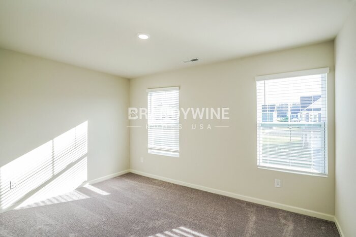 Building Photo - 554 Torrey Pines Ln