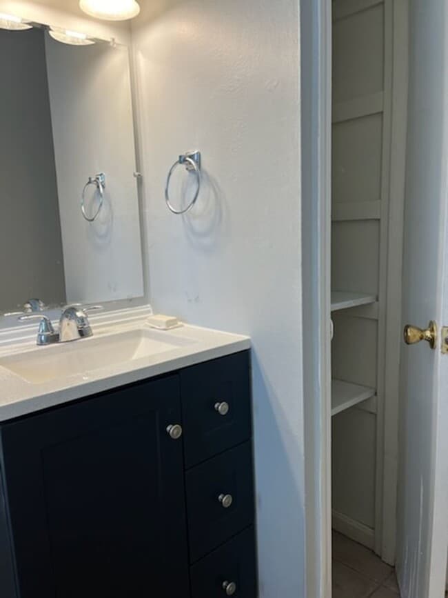 Building Photo - Nice 3 Bedroom 1 Bathroom Ranch