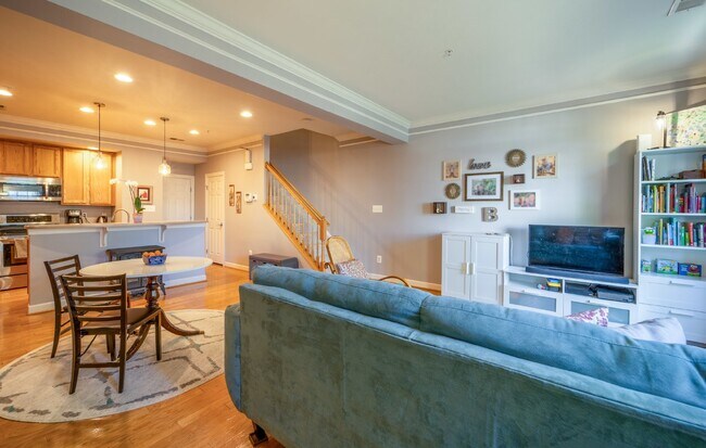Building Photo - Bright and Modern Home with Prime Commuter...