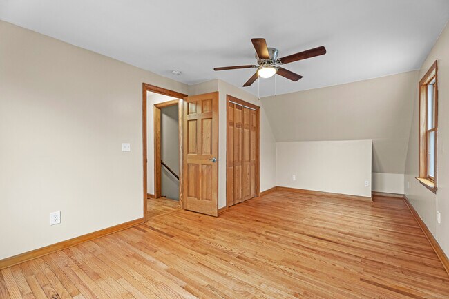 Building Photo - 62 Brookside Ave E