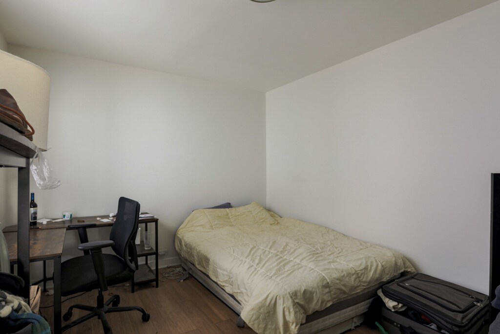 Building Photo - 511 W Belmont Ave