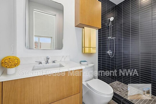 Building Photo - 840 SE 8th St