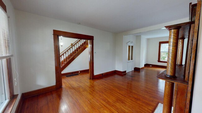 Building Photo - 160 E Maynard Ave
