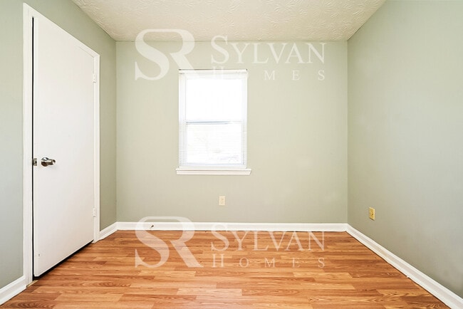 Building Photo - The living is easy in this 3 bedroom, 2 bathroom home