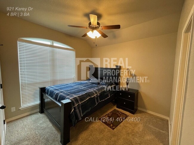Building Photo - 921 Karey Dr