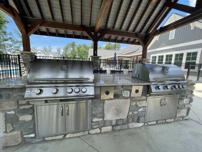 Building Photo - Willet | 4 Bed 3.5 Bath | Garage | 2287 sf | $3120 - $3432 | 8, 9, 13, 14, and 15 month lease terms