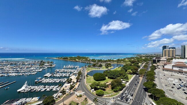 Building Photo - Available NOW - Highly Desired 2 BED 2 BAT...