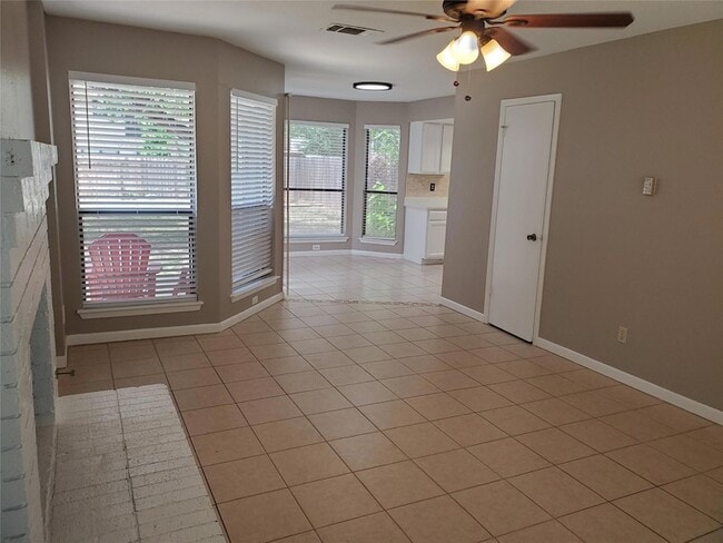 Building Photo - 9008 Sanger Dr