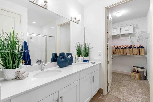 Building Photo - 14800 Cumberland Dr