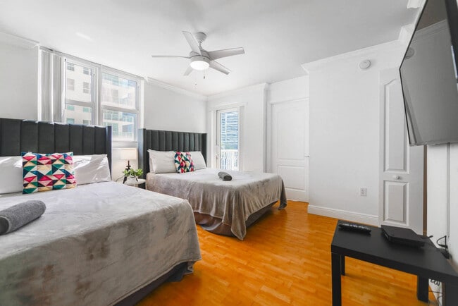 Building Photo - 1 SE 12th St