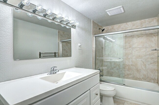 Building Photo - Updated 2 Bedroom 2 Bath Condo With Pool A...