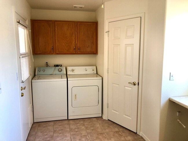Building Photo - Beautiful 2 Bedroom, 2 bathroom Home in El Camino Village!