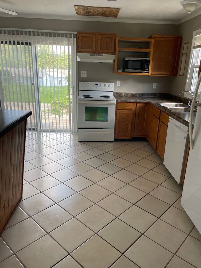 Building Photo - House for rent in Kettering City School Di...