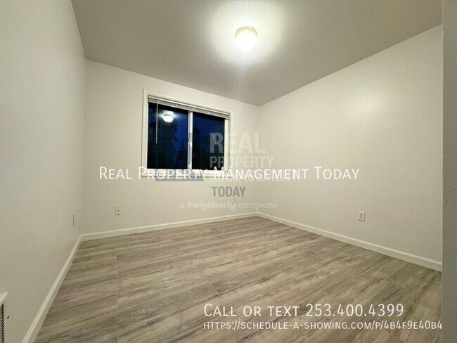 Building Photo - 425 175th St S