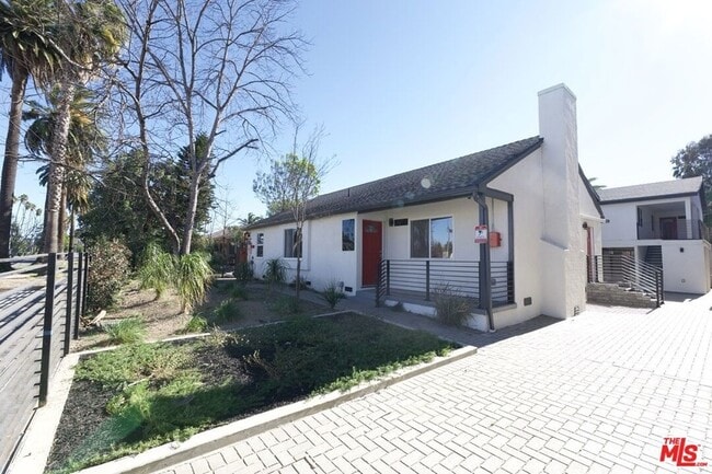 Primary Photo - 17610 Sherman Way