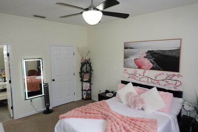 Building Photo - Stone Bridge