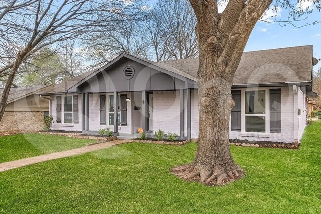 Building Photo - 306 Wildbriar Dr