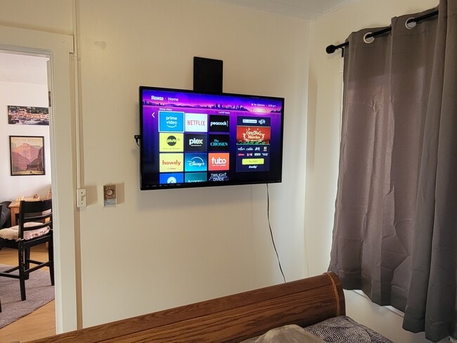 Building Photo - 211-212 W 13th St