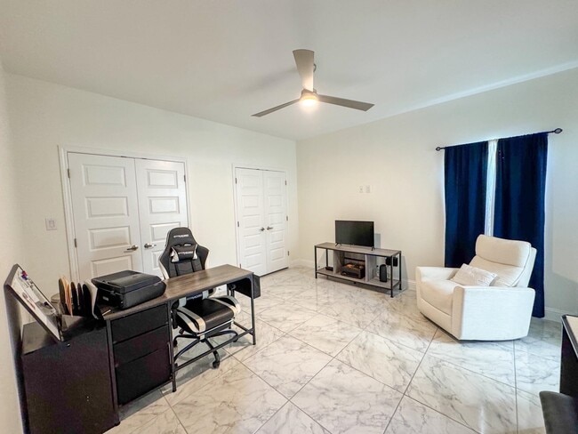 Building Photo - 1421 Eagles Ln