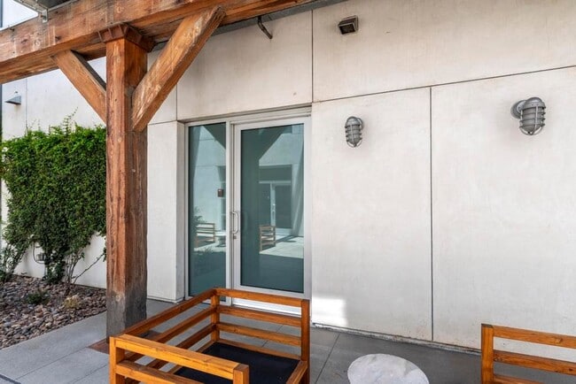 Building Photo - 527 Molino St