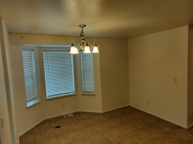 Building Photo - 1415 Chelsey Cir