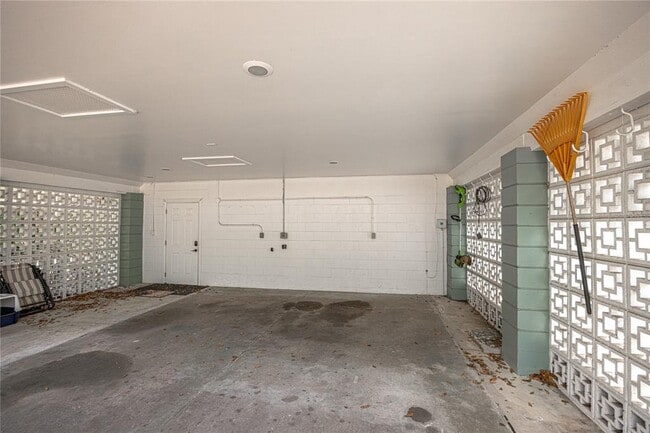 Building Photo - 1421 NW 30th St