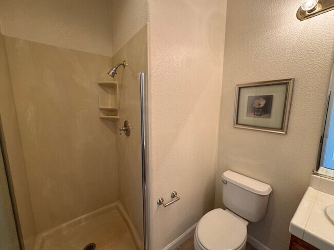 Building Photo - Gorgeous 5 bedroom + office, 4.5 bath Alam...