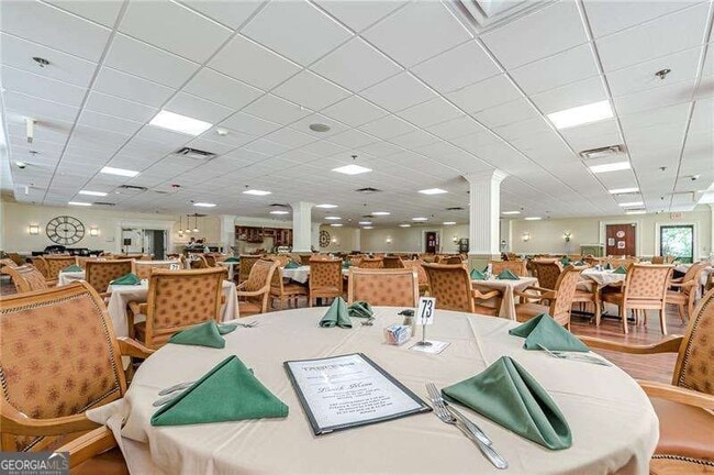 Building Photo - 300 Johnson Ferry Rd