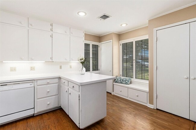 Building Photo - 730 N Sarah Jo St