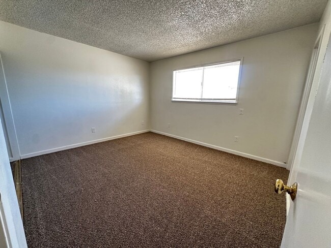 Building Photo - 71960 Sunnyslope Dr