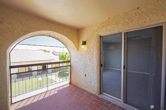 Building Photo - 2155 S 14th Ave