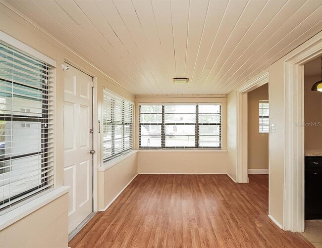 Building Photo - 1203 Ferndell Rd